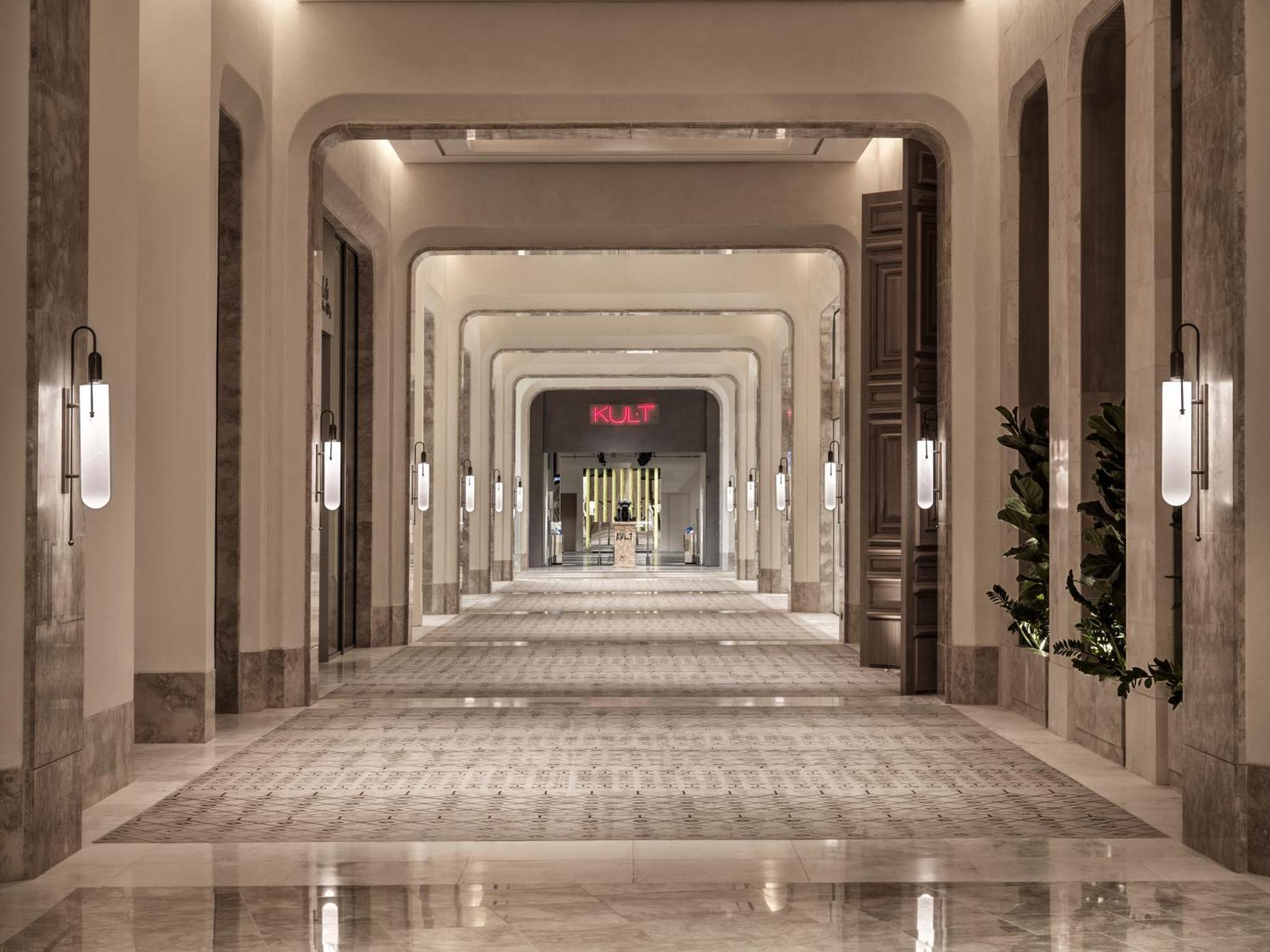 City Of Dreams Mediterranean - Integrated Resort, Casino & Entertainment Limisso Esterno foto The interior of the hotel