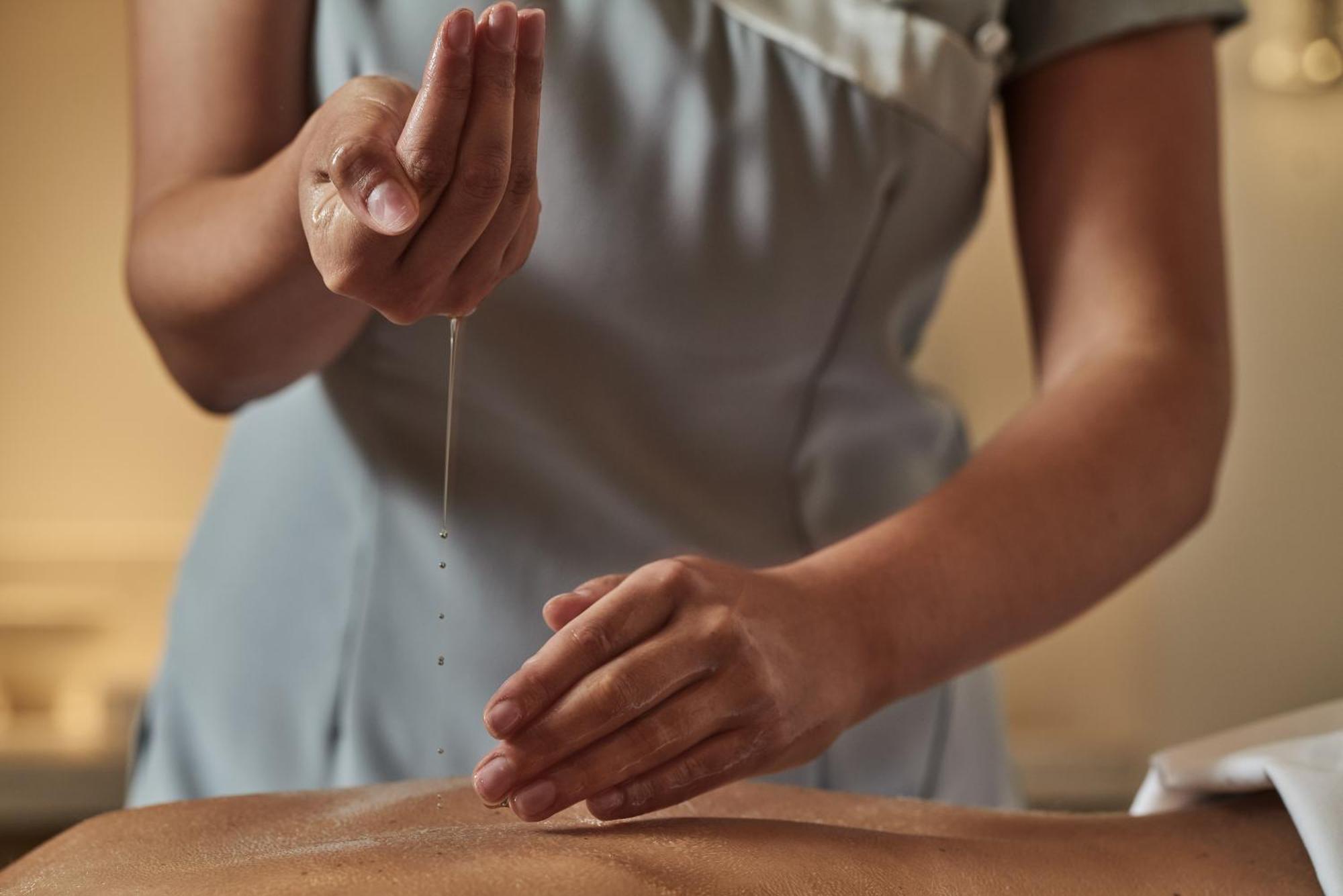 City Of Dreams Mediterranean - Integrated Resort, Casino & Entertainment Limisso Esterno foto Massage with oil