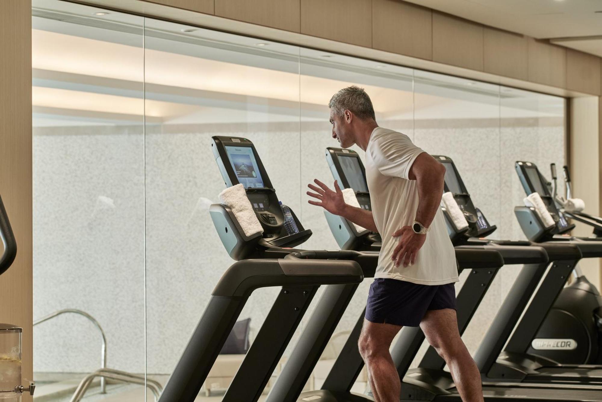 City Of Dreams Mediterranean - Integrated Resort, Casino & Entertainment Limisso Esterno foto A treadmill