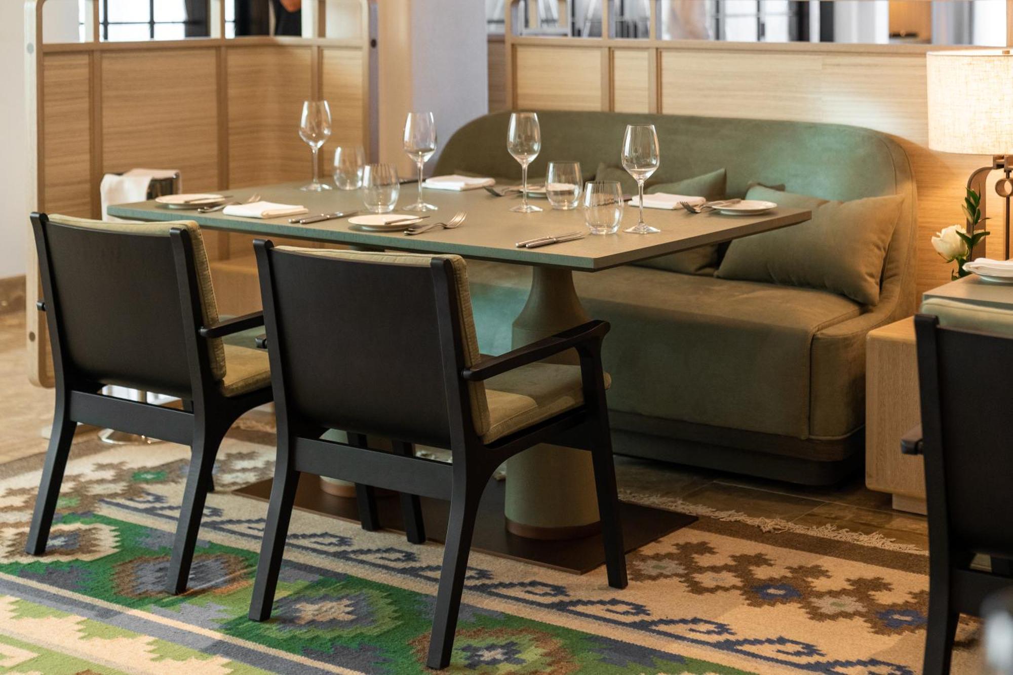 City Of Dreams Mediterranean - Integrated Resort, Casino & Entertainment Limisso Esterno foto A set table at a restaurant