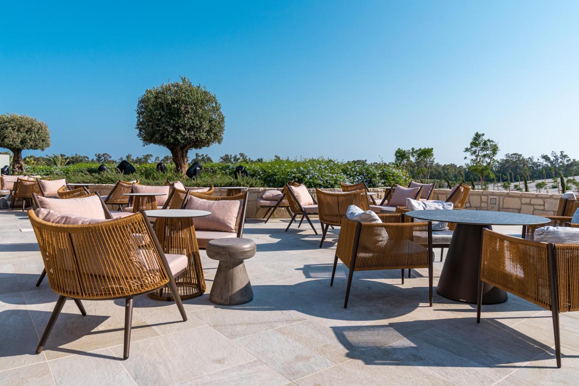 City Of Dreams Mediterranean - Integrated Resort, Casino & Entertainment Limisso Esterno foto The Terrace at the Westin Resort & Villas, Naos Beach Club