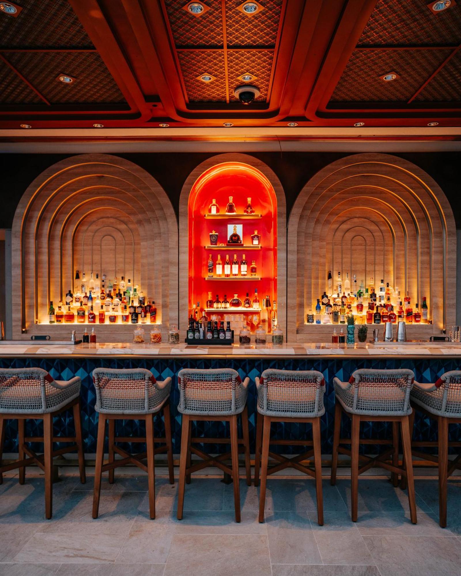 City Of Dreams Mediterranean - Integrated Resort, Casino & Entertainment Limisso Esterno foto The bar at the 1919