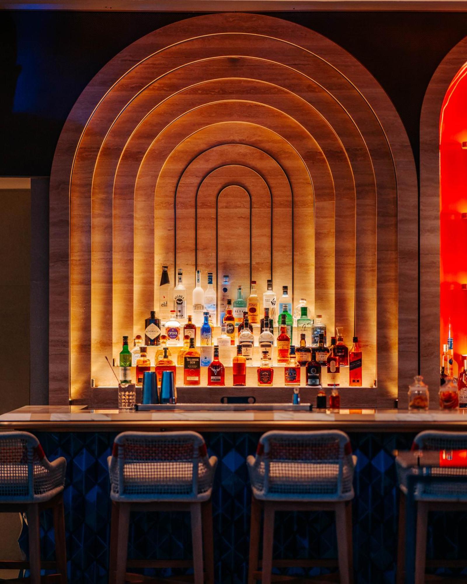 City Of Dreams Mediterranean - Integrated Resort, Casino & Entertainment Limisso Esterno foto The bar at the 1930s themed bar, The 3030