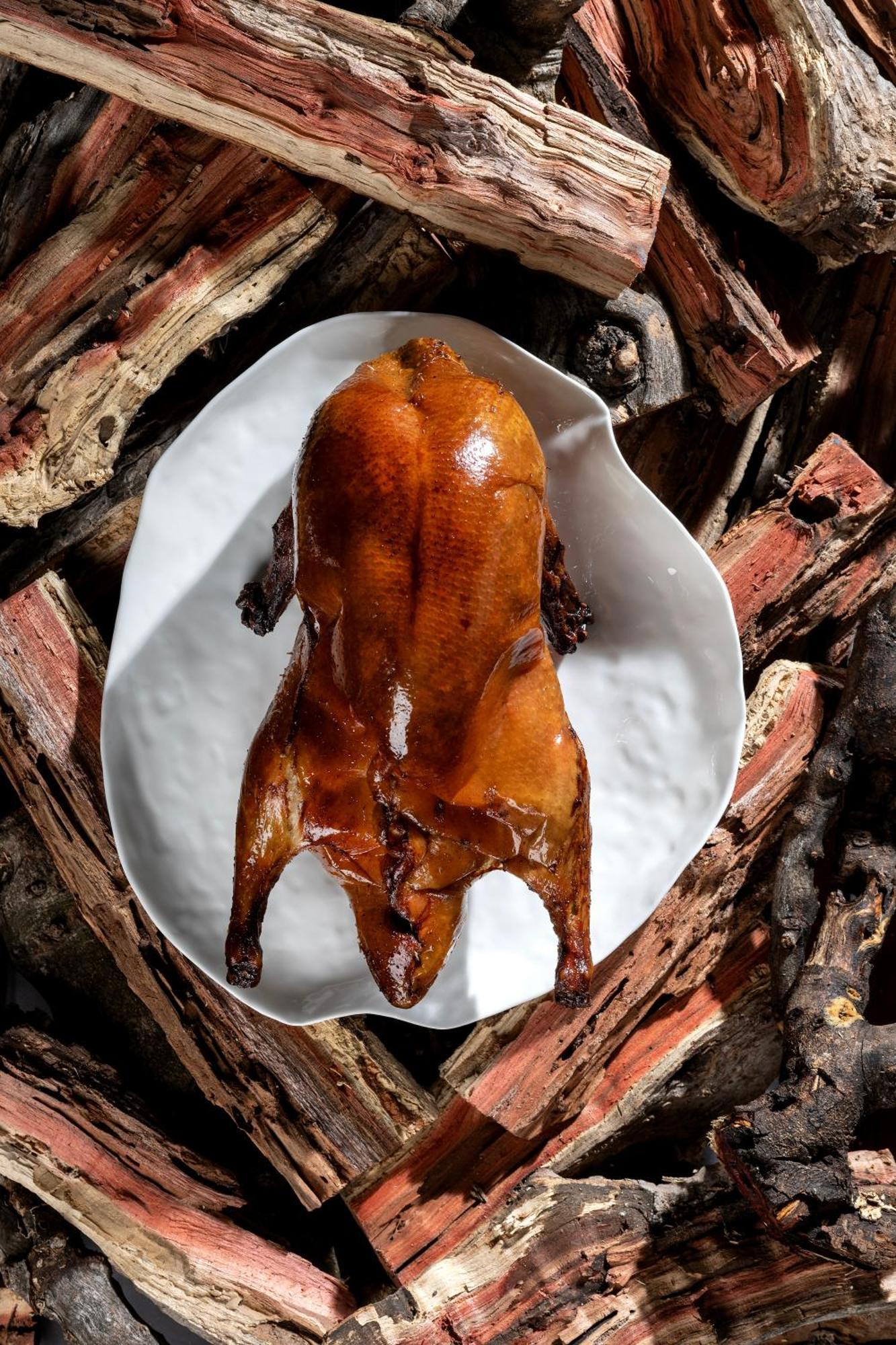 City Of Dreams Mediterranean - Integrated Resort, Casino & Entertainment Limisso Esterno foto A whole Peking duck