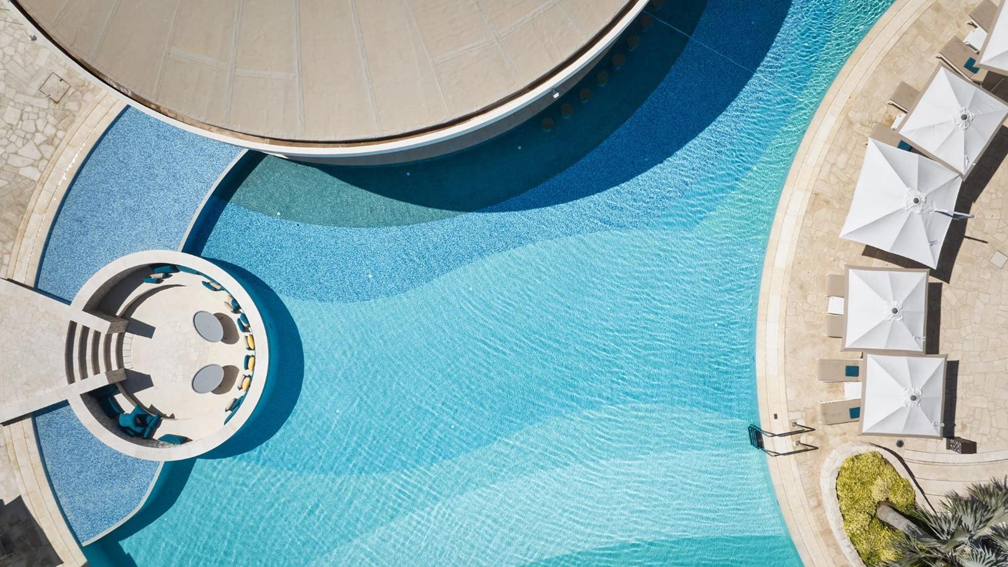 City Of Dreams Mediterranean - Integrated Resort, Casino & Entertainment Limisso Esterno foto Aerial view of the pool