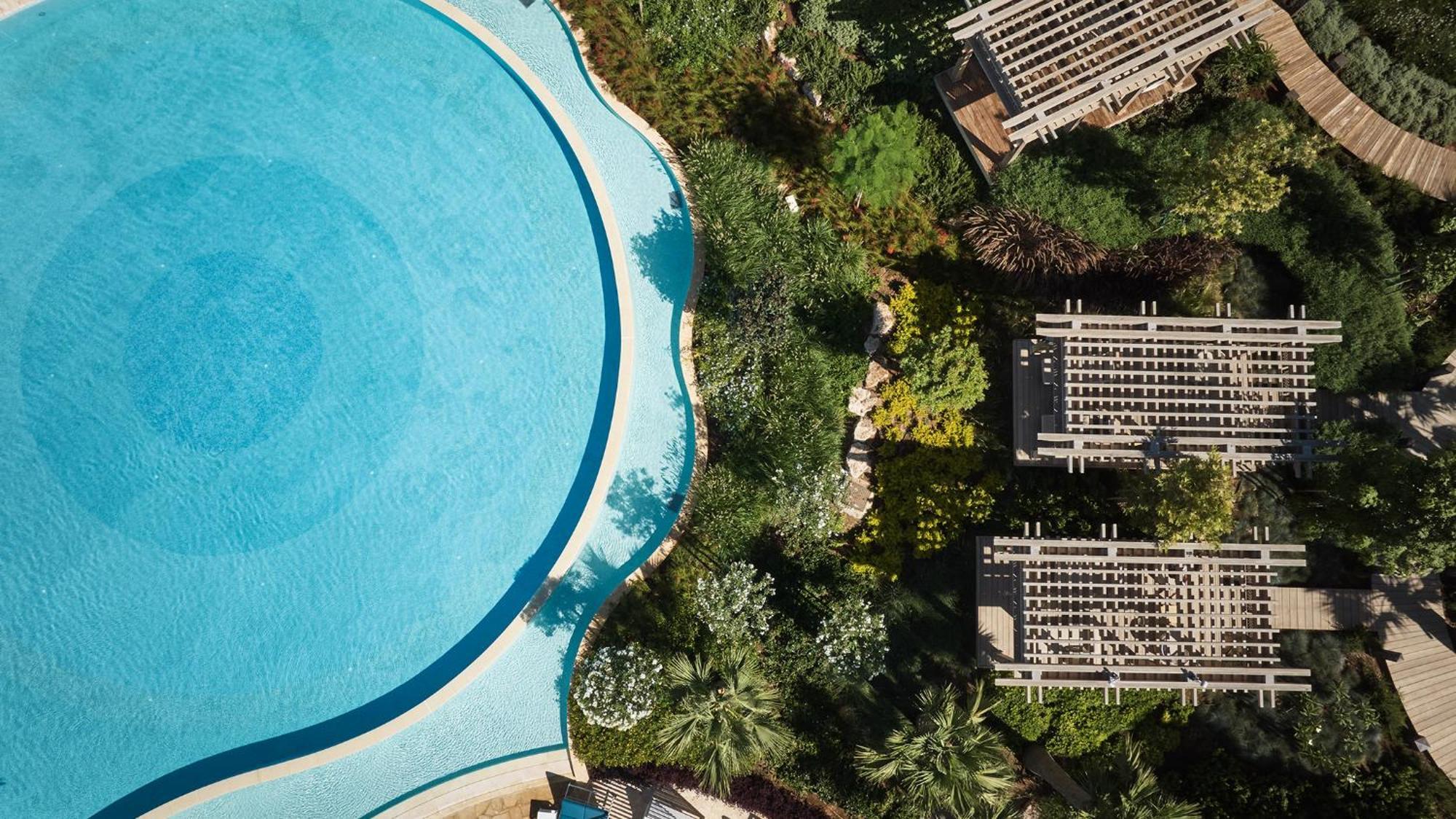 City Of Dreams Mediterranean - Integrated Resort, Casino & Entertainment Limisso Esterno foto Aerial view of the pool