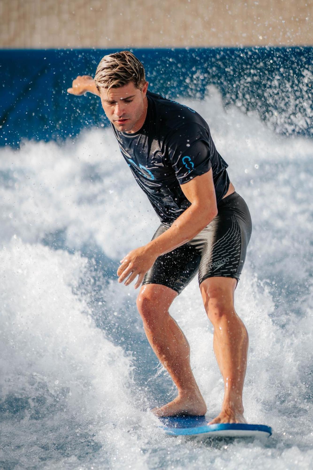 City Of Dreams Mediterranean - Integrated Resort, Casino & Entertainment Limisso Esterno foto A surfer wearing a wetsuit