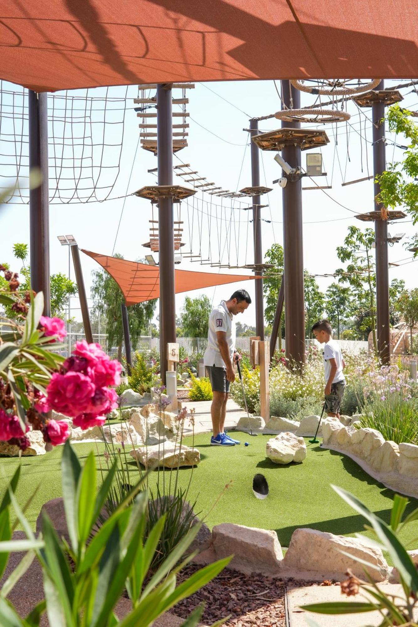 City Of Dreams Mediterranean - Integrated Resort, Casino & Entertainment Limisso Esterno foto Adventure Golf in Mallorca